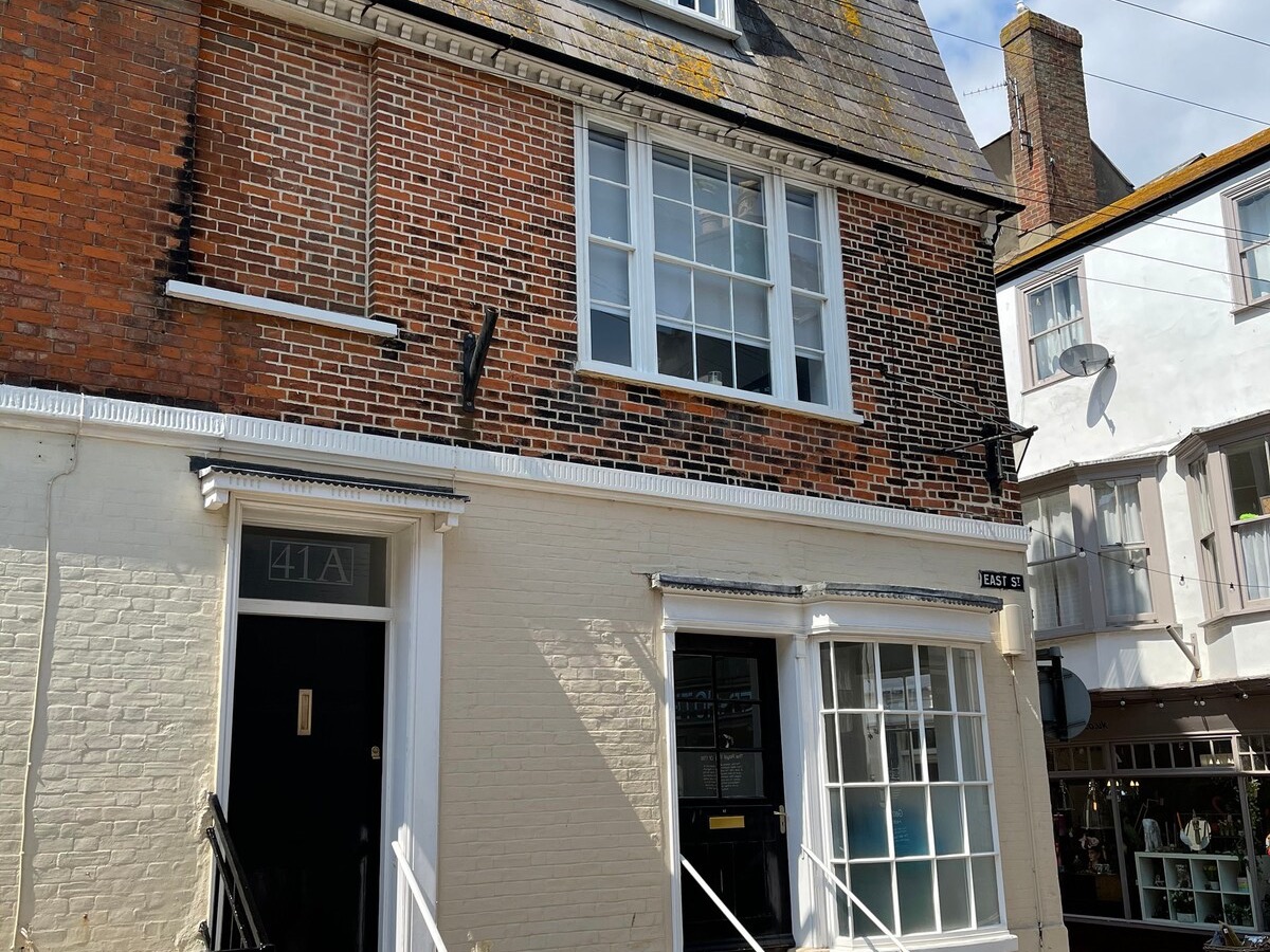 Front entrance of The Escape self catering accommodation in Weymouth